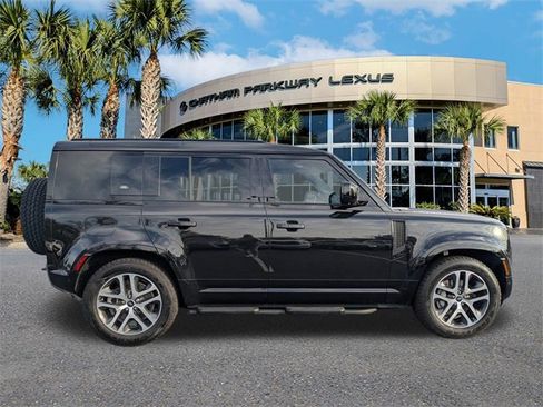 Used 2024 Land Rover Defender 110 X-Dynamic SE image 4