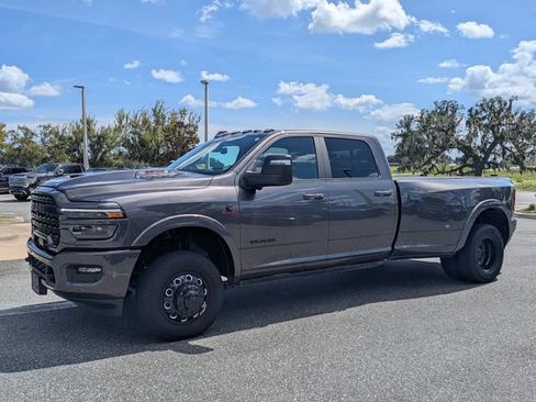 Used 2025 RAM 3500 Limited AWD/4WD image 2