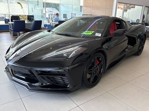 Used 2021 Chevrolet Corvette Stingray Coupe w/ Z51 Performance Package RWD image 3