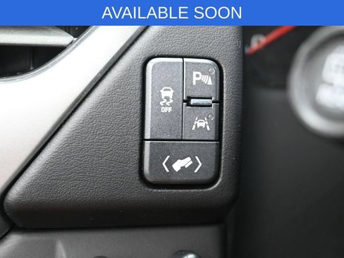 Used 2018 Chevrolet Suburban Premier AWD/4WD image 16