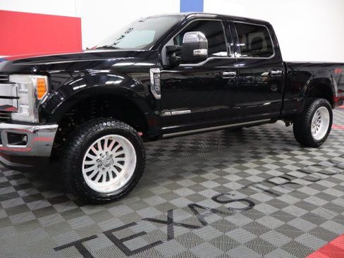 Used 2017 Ford F250 King Ranch w/ King Ranch Ultimate Package AWD/4WD image 3