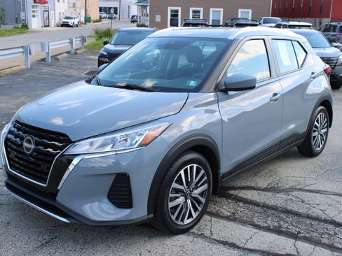 Certified 2023 Nissan Kicks SV FWD image 1