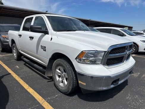 Used 2022 RAM 1500 Classic SLT AWD/4WD image 9