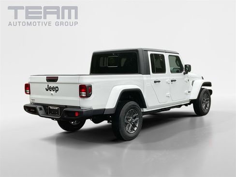 New 2025 Jeep Gladiator Sport image 7