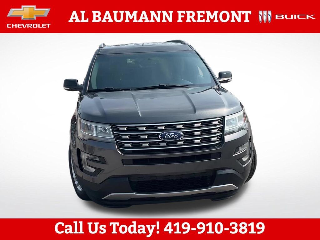 Used 2017 Ford Explorer XLT w/ Equipment Group 202A FWD image 8