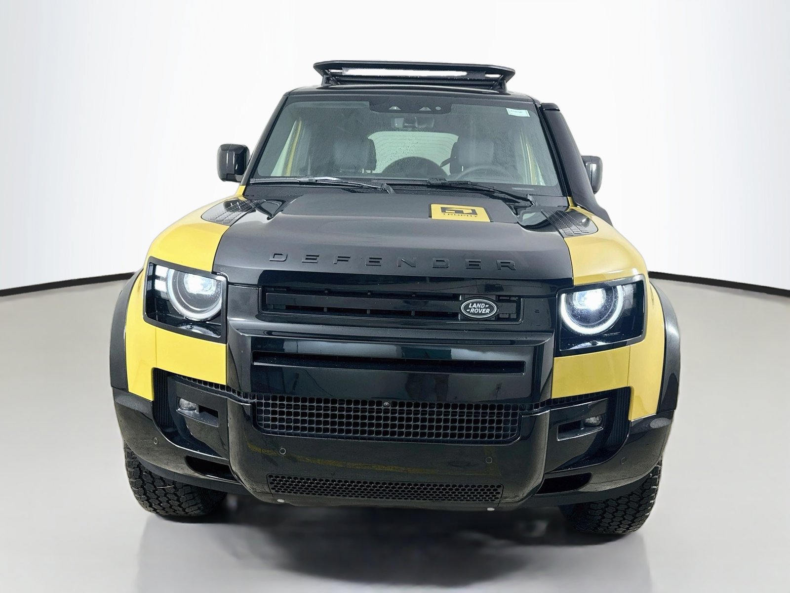 New 2026 Land Rover Defender 110 Trophy Edition AWD/4WD image 2