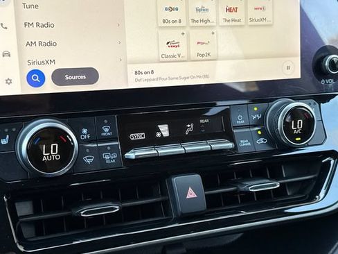 Used 2023 Toyota Highlander XLE FWD image 32