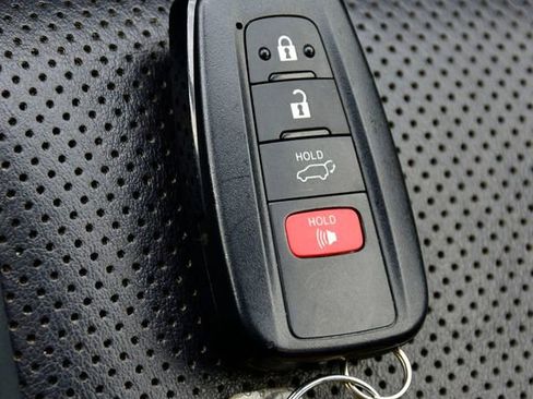 Used 2021 Toyota RAV4 Limited AWD/4WD image 29