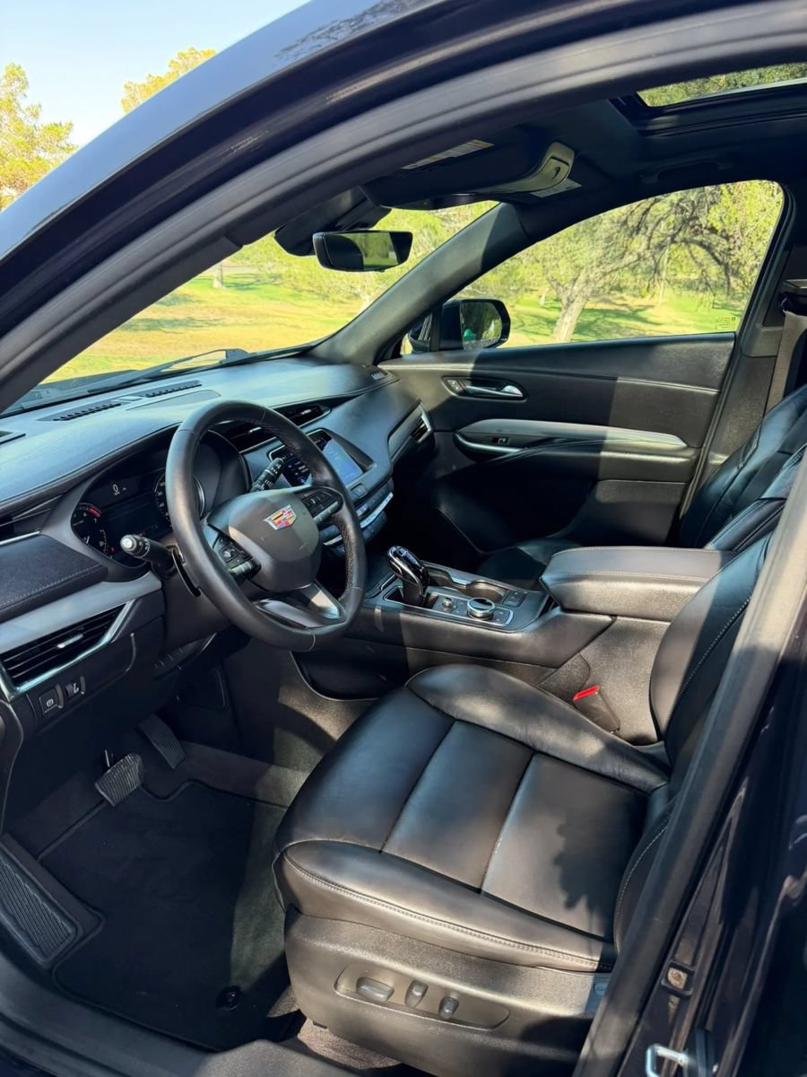 Used 2023 Cadillac XT4 Premium Luxury w/ Enhanced Visibility Package FWD image 10