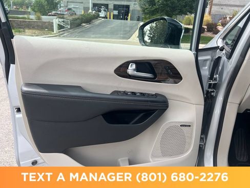Used 2023 Chrysler Pacifica Limited w/ Uconnect Theater Family Group AWD/4WD image 12