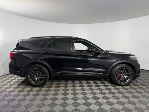 Used 2025 Ford Explorer ST-Line w/ ST-Line Street Pack image 5
