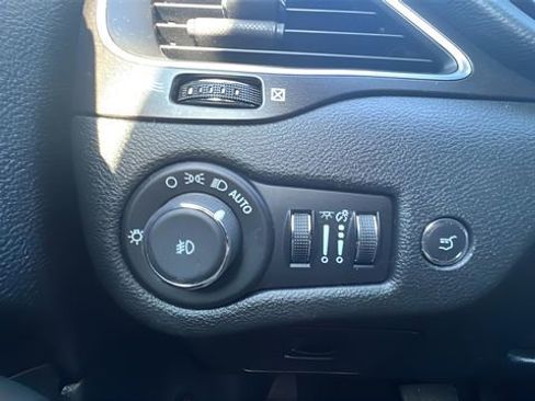 Used 2021 Jeep Cherokee Trailhawk w/ Premium Leather Package AWD/4WD image 29