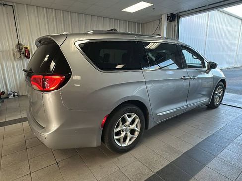 Used 2018 Chrysler Pacifica Touring-L Plus w/ Advanced Safetytec Group image 4