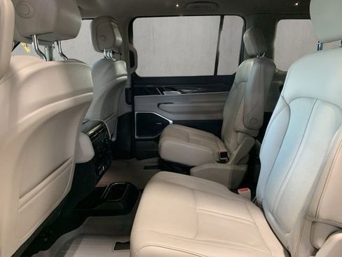 Used 2022 Jeep Wagoneer Series III w/ Flexible Seating Group AWD/4WD image 7