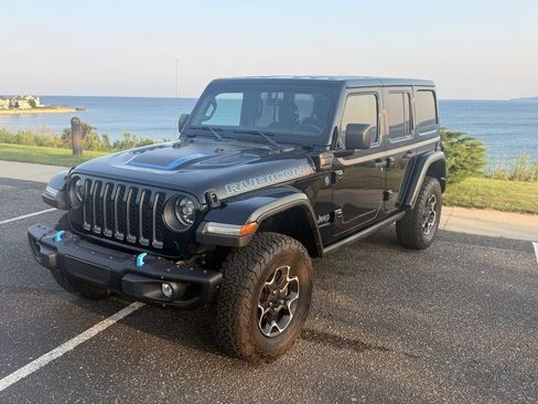 Used 2023 Jeep Wrangler Unlimited Rubicon 4xe w/ Steel Bumper Group AWD/4WD image 17