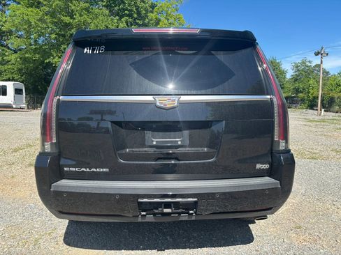 Used 2017 Cadillac Escalade Platinum AWD/4WD image 8
