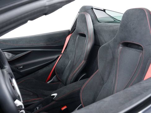 Used 2026 McLaren 750S Spider RWD image 25