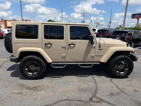 Used 2016 Jeep Wrangler Unlimited Sahara AWD/4WD image 18