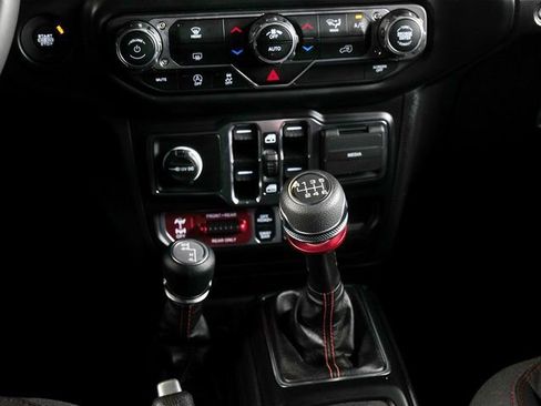 Used 2023 Jeep Wrangler Unlimited Rubicon AWD/4WD image 17