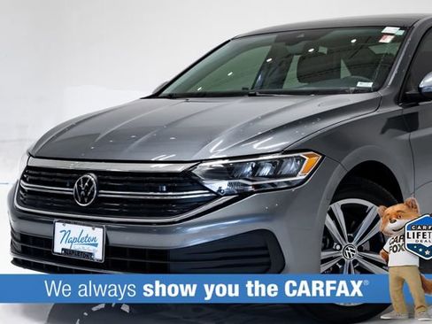 Used 2024 Volkswagen Jetta SE FWD image 2