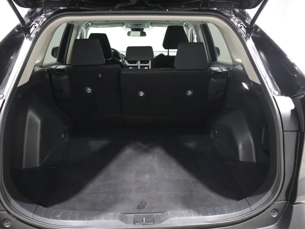 Used 2024 Toyota RAV4 LE AWD/4WD image 4