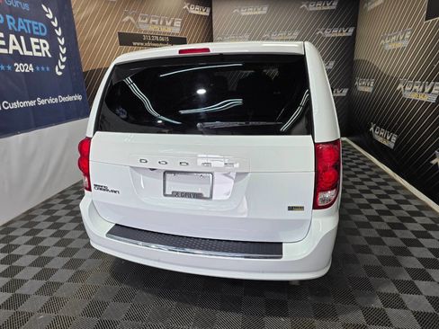 Used 2019 Dodge Grand Caravan SE image 13
