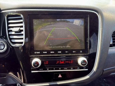 Used 2020 Mitsubishi Outlander SE AWD/4WD image 12
