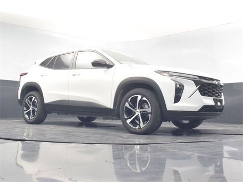 Used 2024 Chevrolet Trax RS w/ Driver Confidence Package image 27