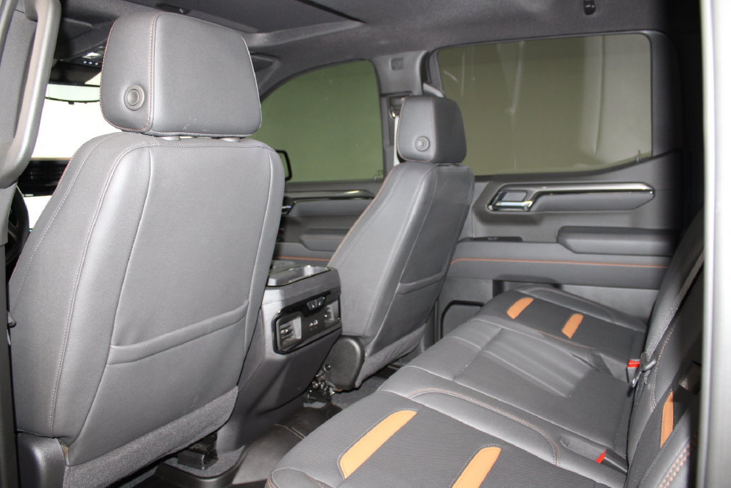 Used 2025 GMC Sierra 1500 AT4 w/ AT4 Premium Package AWD/4WD image 18