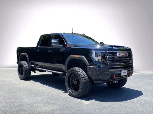 Used 2025 GMC Sierra 2500 AT4 w/ AT4 Premium Plus Package AWD/4WD image 2