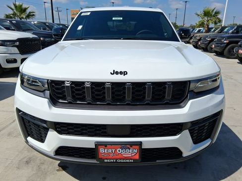 New 2026 Jeep Grand Cherokee Altitude RWD image 2