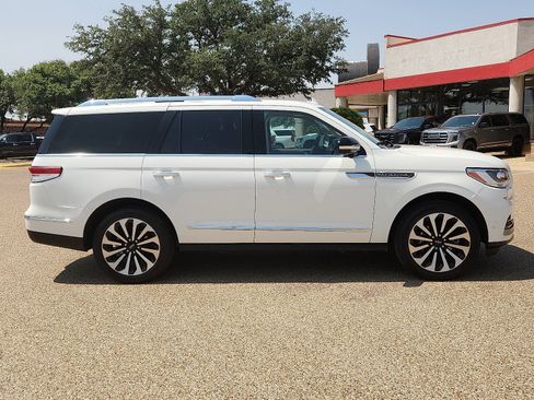 Used 2023 Lincoln Navigator Reserve AWD/4WD image 5