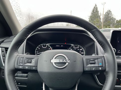 Used 2025 Nissan Rogue SV image 30