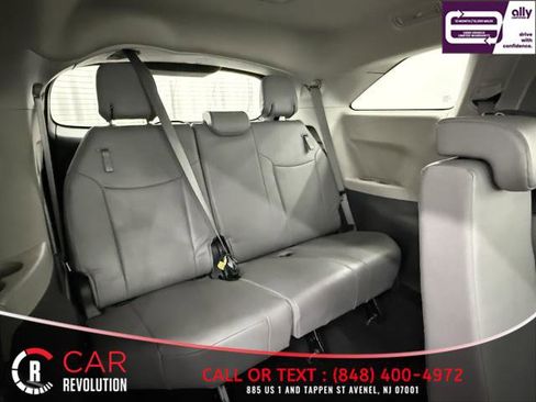 Used 2024 Toyota Sienna XLE image 59