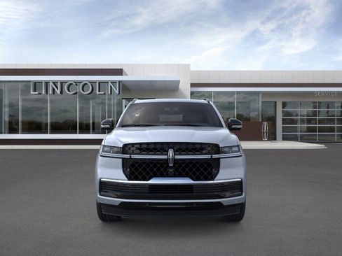 New 2025 Lincoln Navigator Reserve w/ Jet Appearance Package AWD/4WD image 6