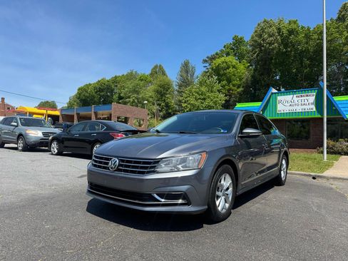 Used 2017 Volkswagen Passat 1.8T S FWD image 1