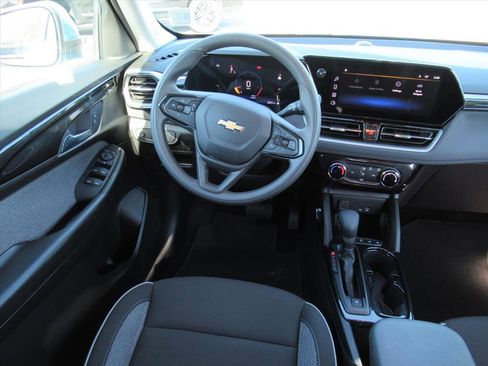 Used 2025 Chevrolet TrailBlazer LT w/ Driver Confidence Package image 12