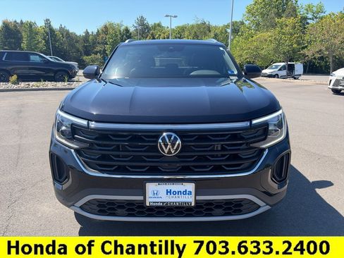 Used 2024 Volkswagen Atlas Cross Sport SE AWD/4WD image 2