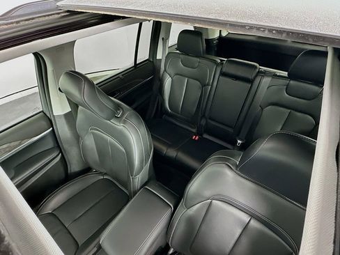 Used 2024 Jeep Grand Cherokee Limited w/ Luxury Tech Group II image 22