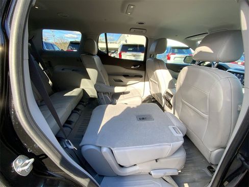 Used 2023 GMC Acadia SLT w/ Technology Package image 32