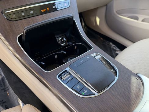 Used 2020 Mercedes-Benz GLC 300 image 26