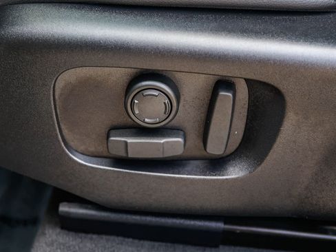 Used 2026 Land Rover Range Rover Velar Dynamic SE image 17