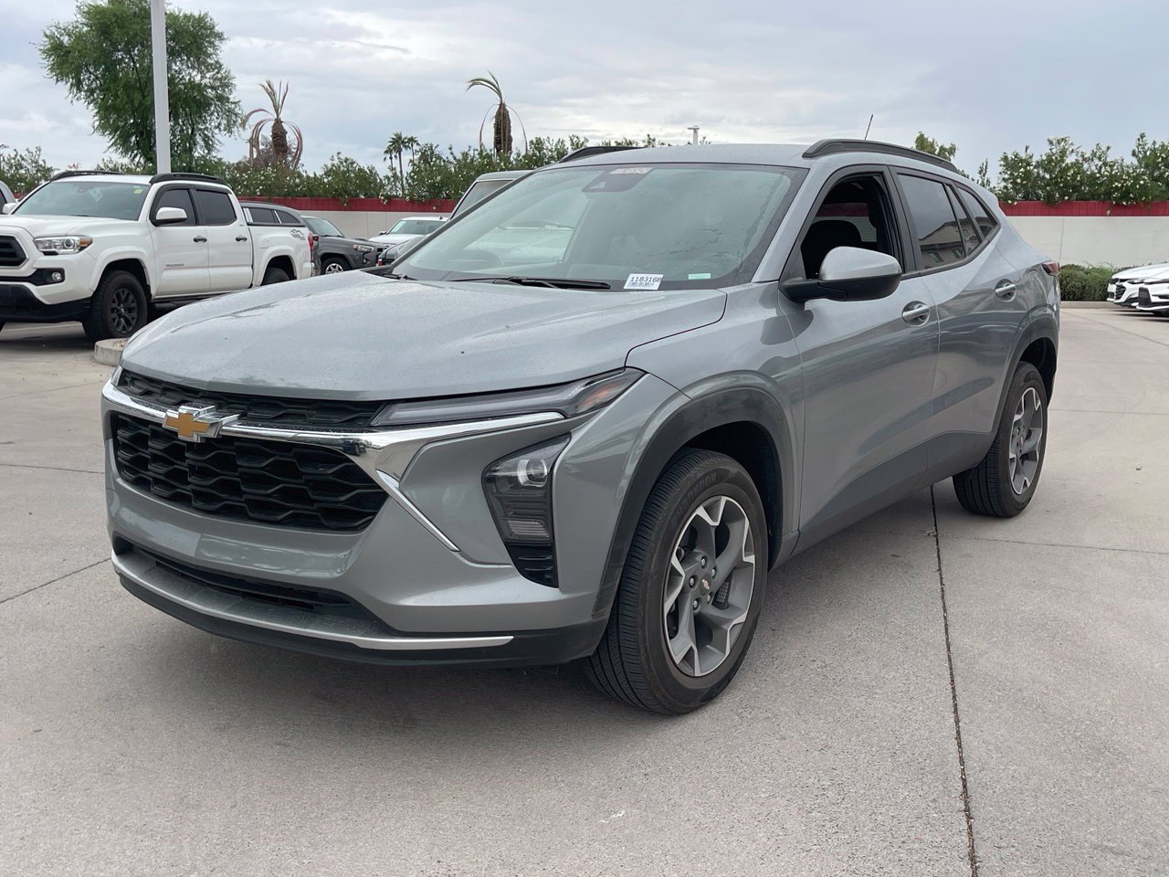 Used 2025 Chevrolet Trax LT w/ LT Convenience Package FWD image 4