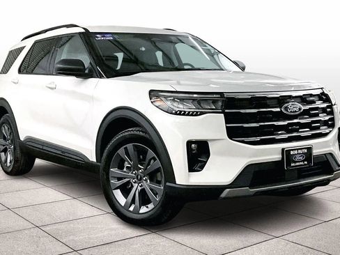 New 2026 Ford Explorer Active w/ Active Comfort Package image 2