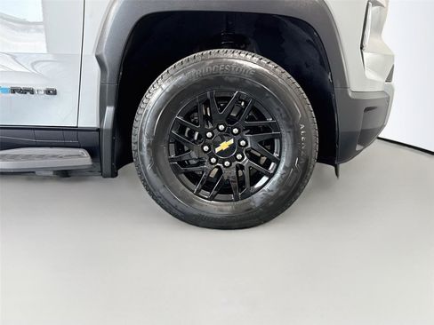 Used 2026 Chevrolet Silverado EV LT AWD/4WD image 31