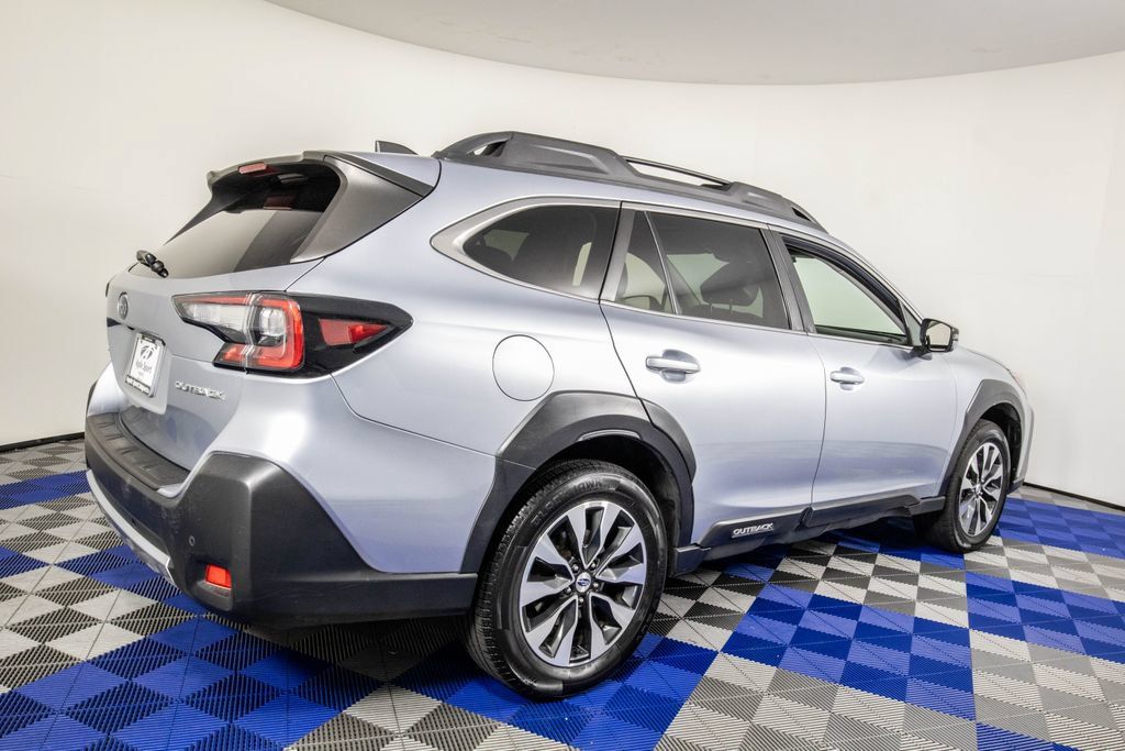 Used 2023 Subaru Outback Limited AWD/4WD image 6