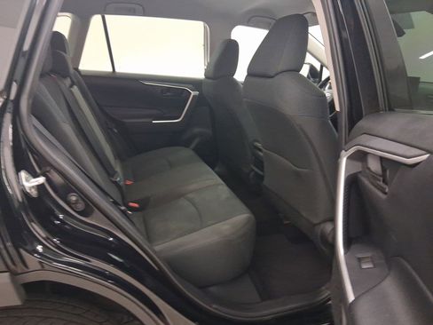 Used 2020 Toyota RAV4 LE image 28