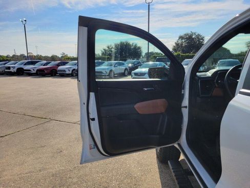 Used 2024 GMC Canyon AT4 w/ AT4 Premium Package image 12