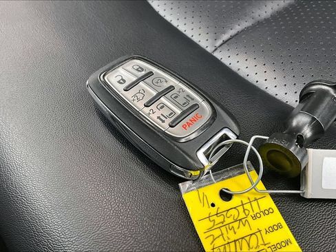 Used 2024 Chrysler Pacifica Touring-L FWD image 11