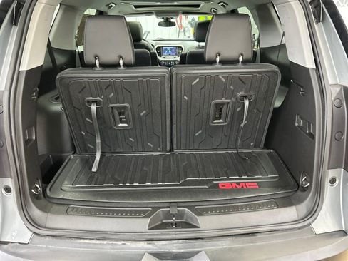 Used 2023 GMC Acadia SLT w/ Technology Package image 31